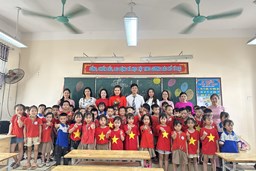 Hoạt động trải nghiệm thăm quan trường tiểu học của các  bé 5 tuỏi trường mầm non Hợp Tiến B